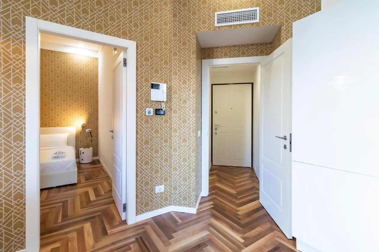 Luxury Apartment - Soperga 2 Mediolan 0*,  Włochy